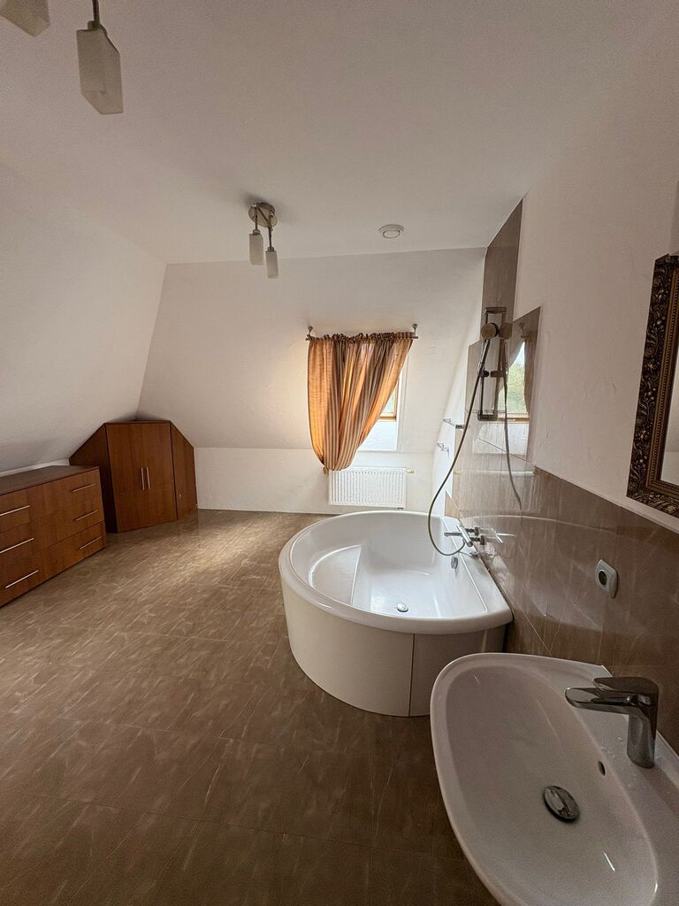 Przestronny dom wolnostojący 209 m² - obrazek 10