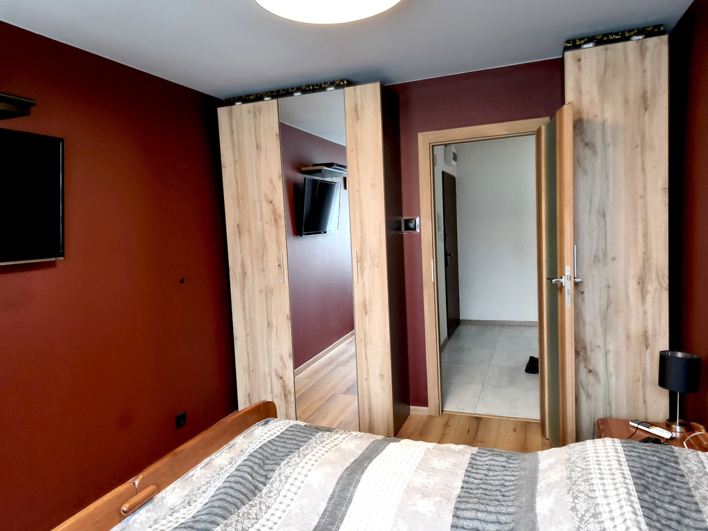 Przestronne 2 pokoje, balkon, garaż - obrazek 7