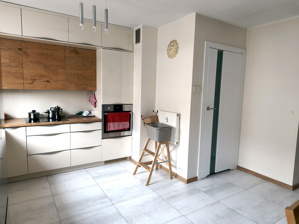Przestronne 2 pokoje, balkon, garaż - obrazek 10