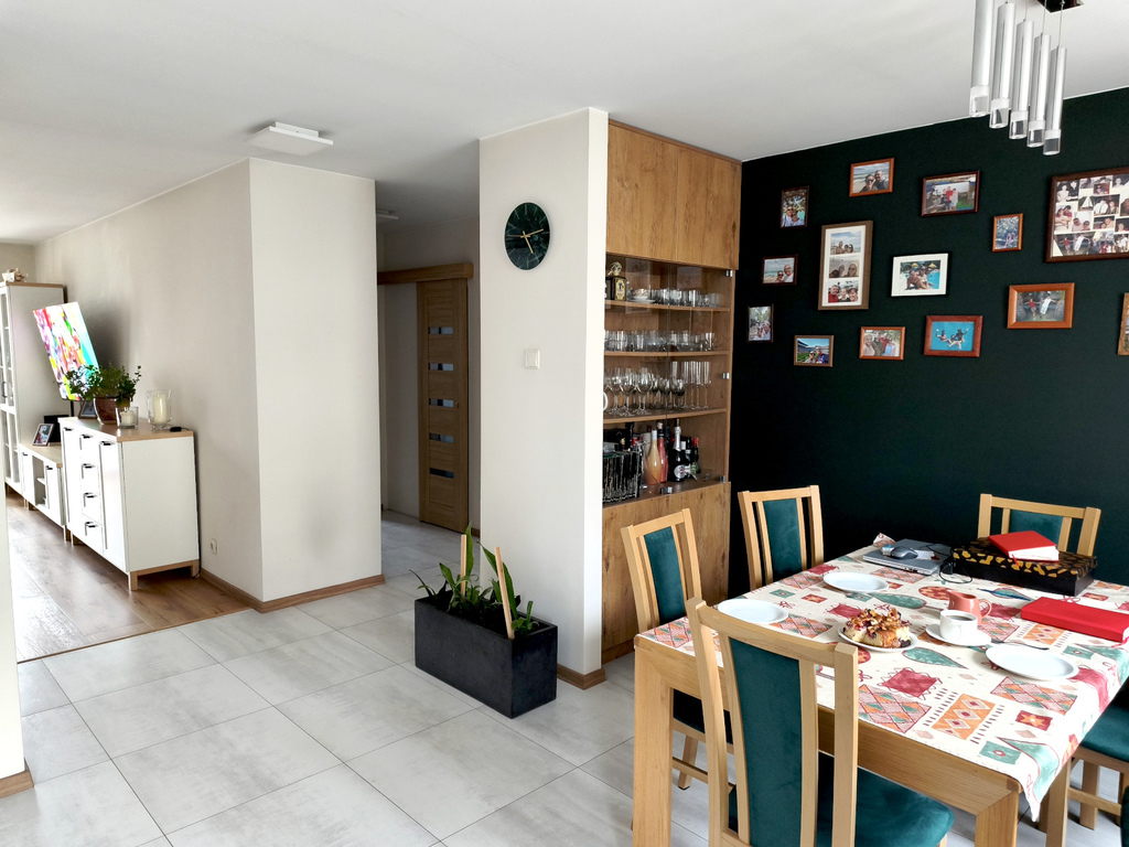 Przestronne 2 pokoje, balkon, garaż - obrazek 15