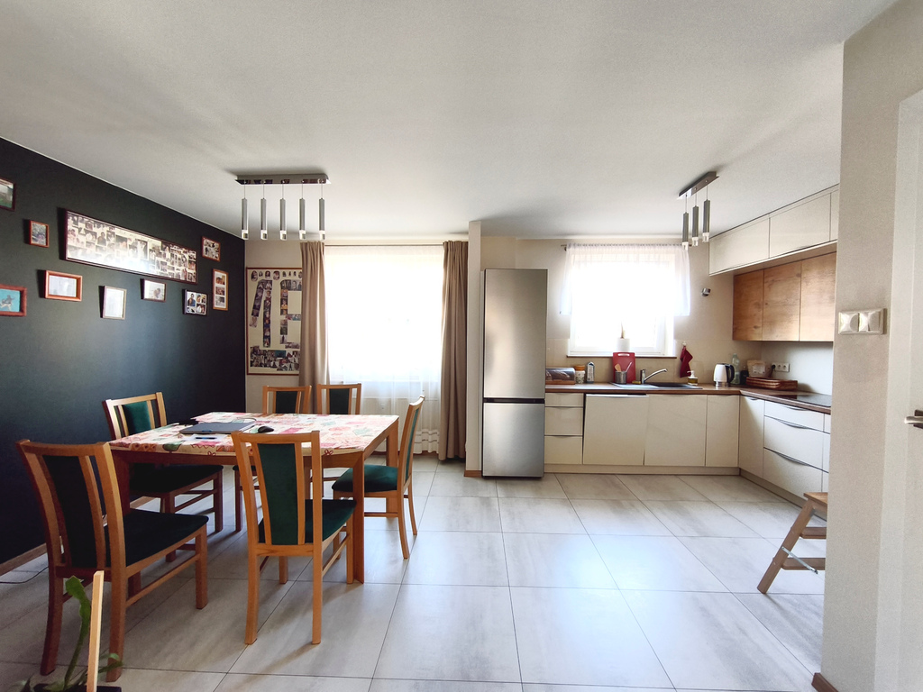 Przestronne 2 pokoje, balkon, garaż - obrazek 12