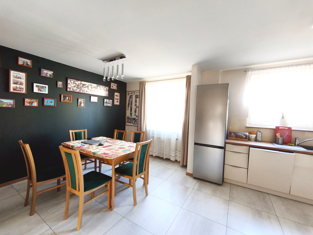 Przestronne 2 pokoje, balkon, garaż - obrazek 11