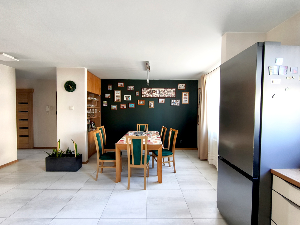 Przestronne 2 pokoje, balkon, garaż - obrazek 13